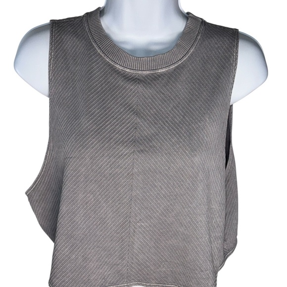 Free people Movement Gray Sleeveless Crop Muscle Tee with Crew Neck - Picture 1 of 5